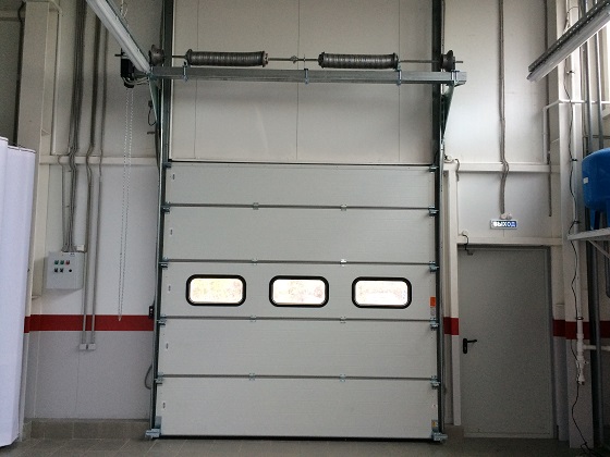 Промышленные секционные ворота &ldquo;Alutech&rdquo;, автосалон &ldquo;KIA&rdquo;, август 2016 г.